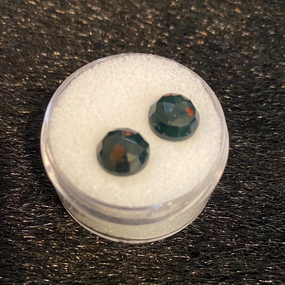 3.39 carat natural bloodstone from Australia